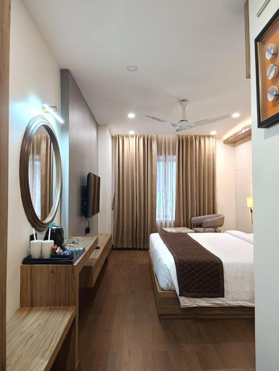 Heavens Garden Empire Hotel Guwahati Luaran gambar